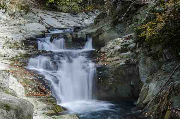 Reyno de Navarra - selva de Irati 18 - cascada del Cubo.jpg